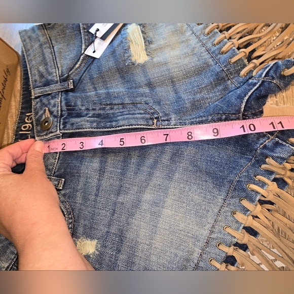 NWT! DL1961 Ivy High Rise Denim Ripped Jean Shorts w/ Boho Fringe Size 25 - Picture 12 of 12